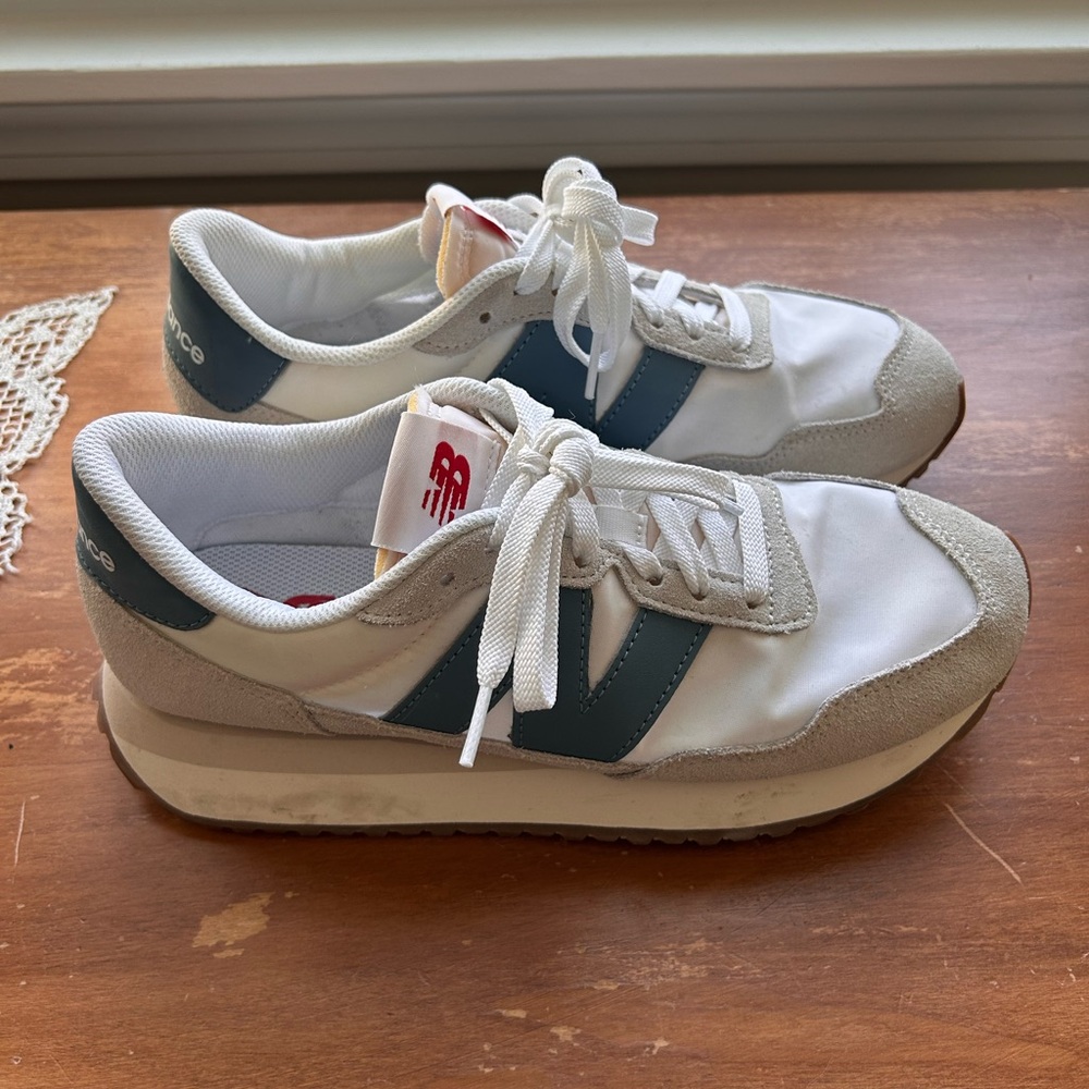 New Balance 237